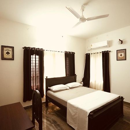 Daffodils Inn Alappuzha Exterior photo