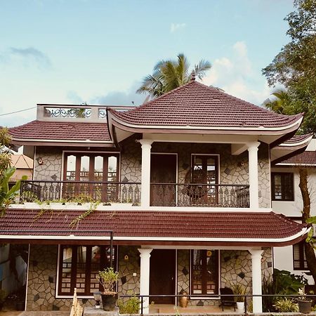 Daffodils Inn Alappuzha Exterior photo