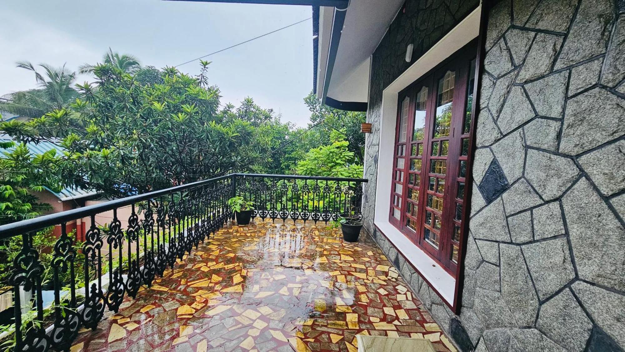 Daffodils Inn Alappuzha Exterior photo