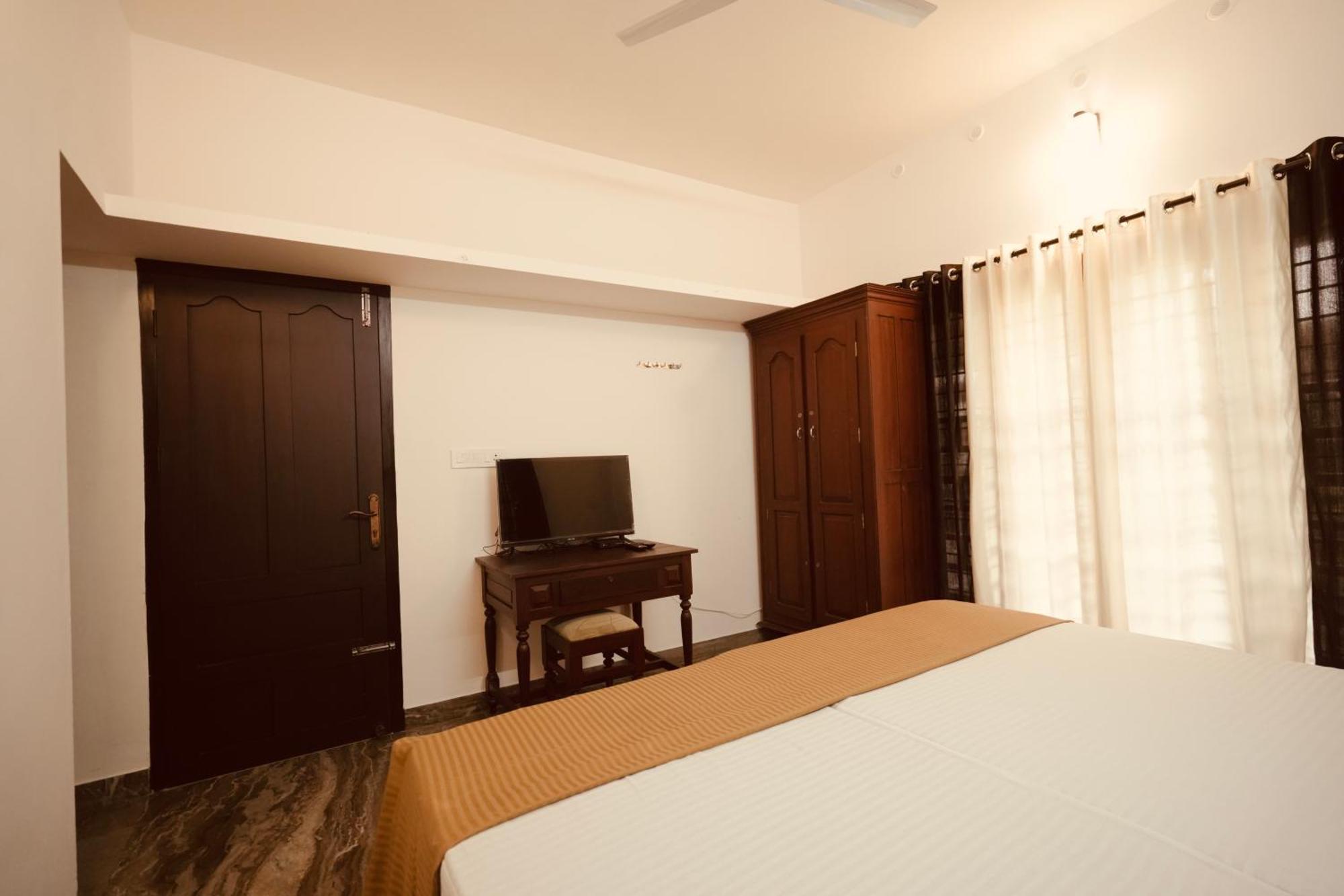 Daffodils Inn Alappuzha Exterior photo
