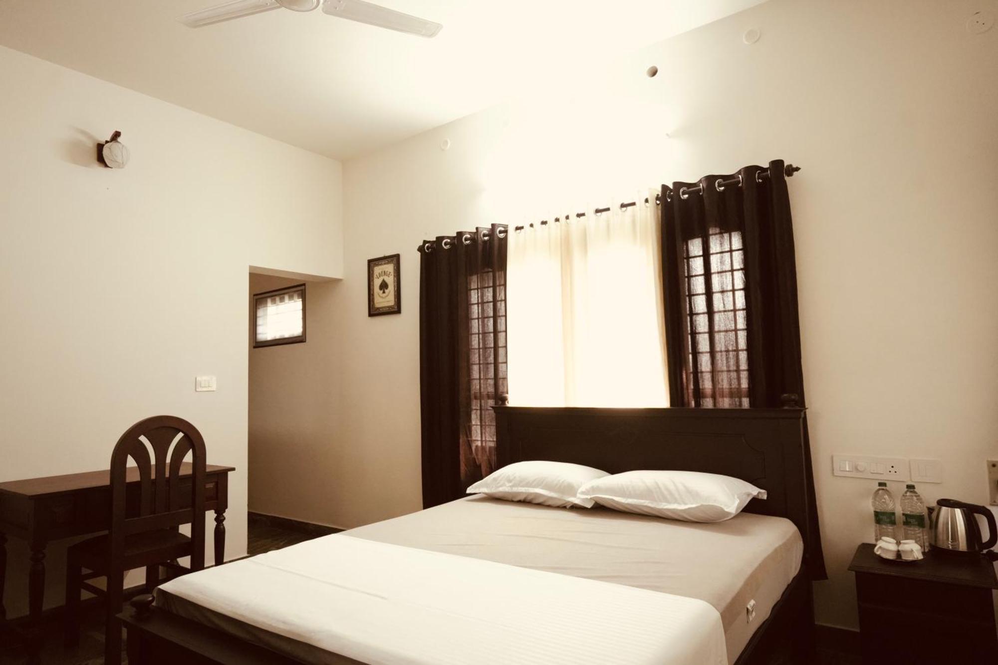 Daffodils Inn Alappuzha Exterior photo